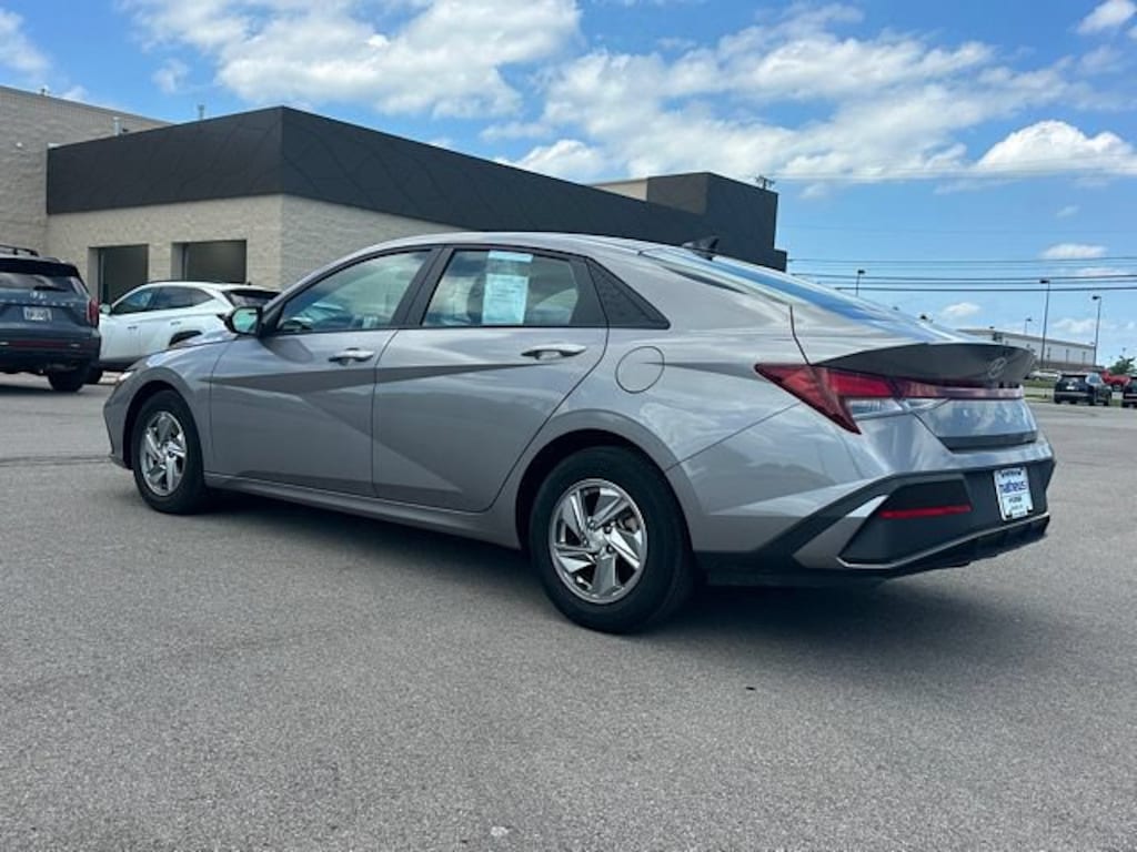 Used 2024 Hyundai Elantra SE Sedan