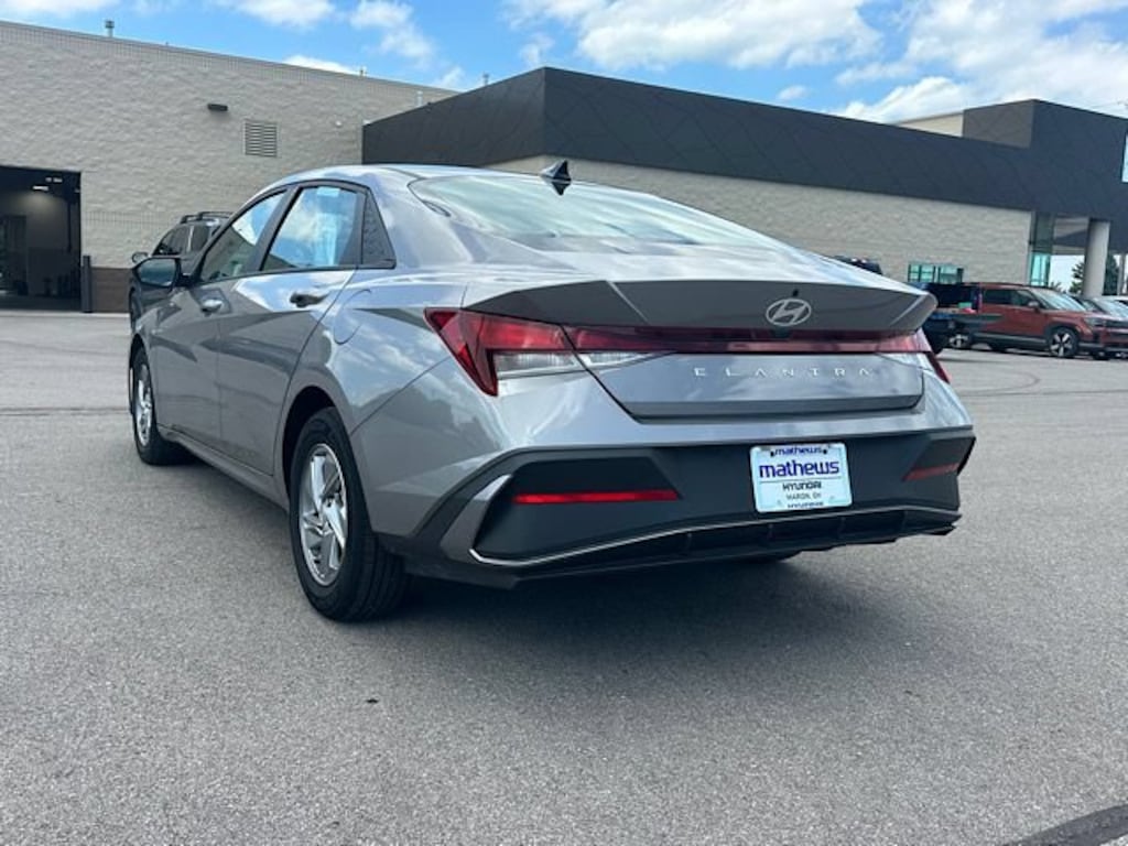 Used 2024 Hyundai Elantra SE Sedan
