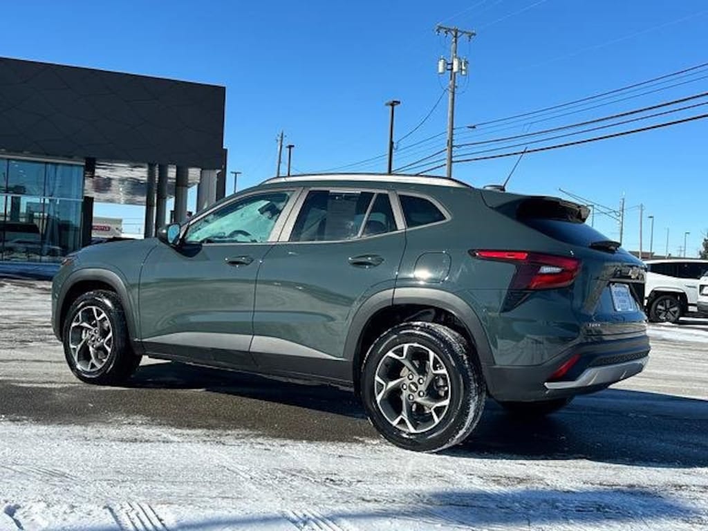 Used 2025 Chevrolet Trax LT SUV