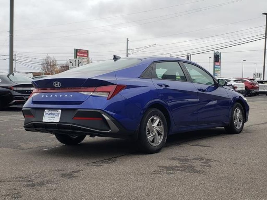 New 2025 Hyundai Elantra SE Sedan