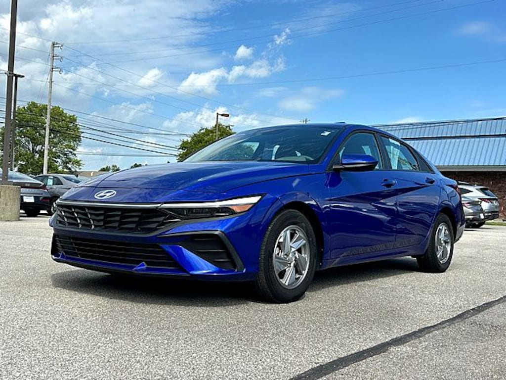 Used 2025 Hyundai Elantra SE Sedan