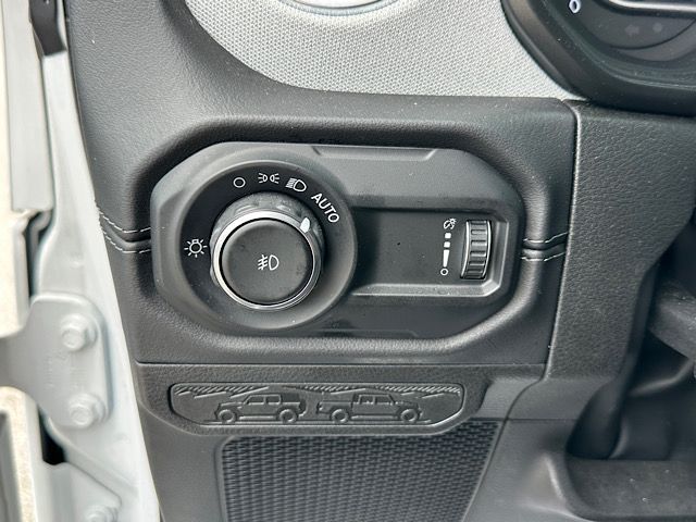 2025 Jeep Wrangler 4-Door Sahara - Photo 24
