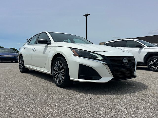 2025 Nissan Altima SV - Photo 12