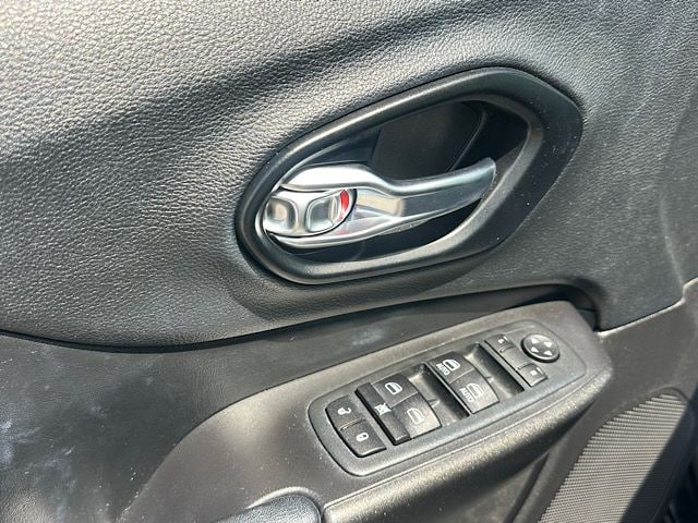 2020 Jeep Cherokee Trailhawk - Photo 18