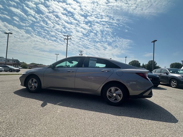 2024 Hyundai Elantra SE - Photo 10