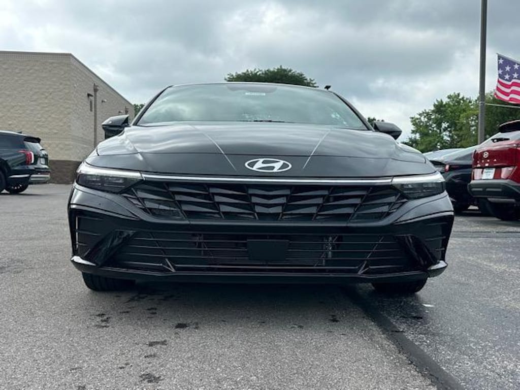 New 2025 Hyundai Elantra Hybrid Limited Sedan