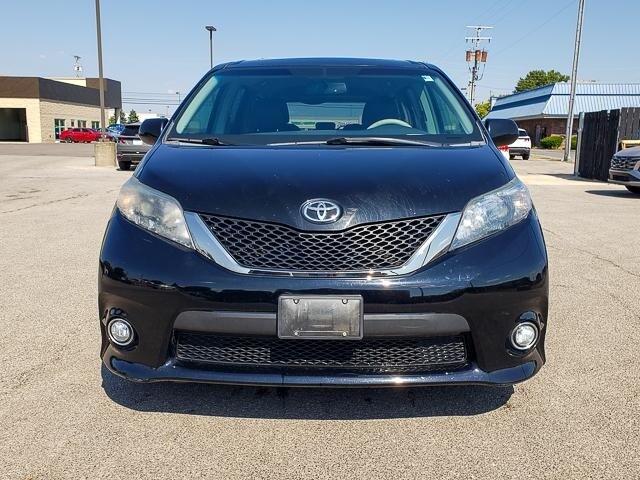 2014 Toyota Sienna SE photo 2