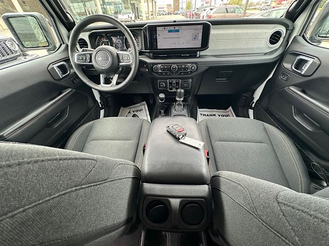 2025 Jeep Wrangler 4-Door Sahara - Photo 18