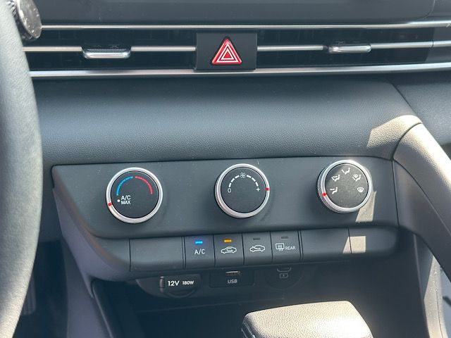 2024 Hyundai Elantra SE - Photo 29