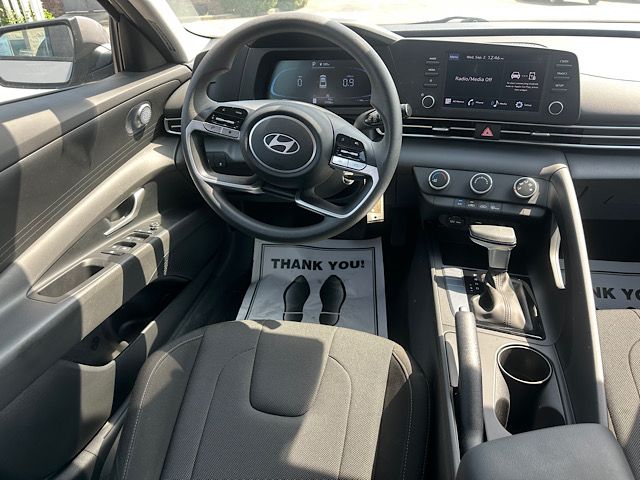 2024 Hyundai Elantra SE - Photo 18
