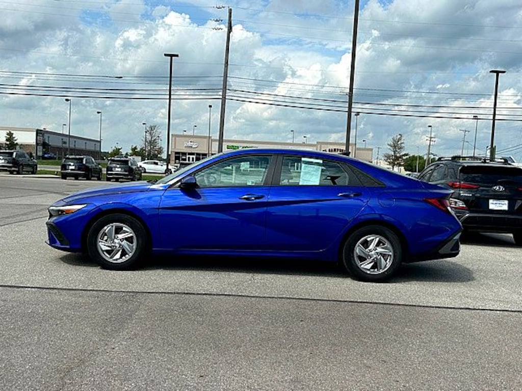 Used 2025 Hyundai Elantra SE Sedan
