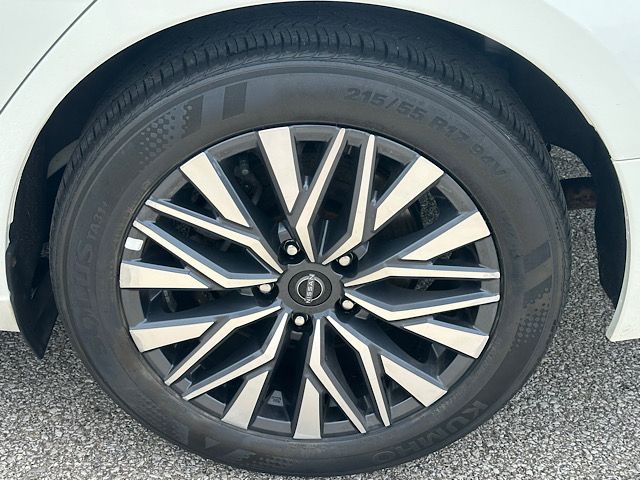 2025 Nissan Altima SV - Photo 31