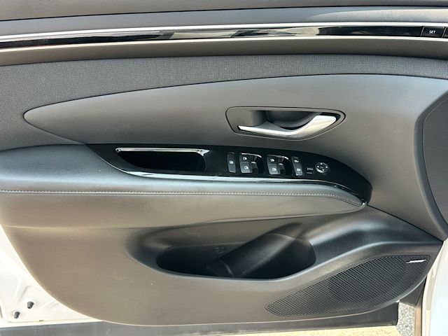 2022 Hyundai Tucson Limited - Photo 17