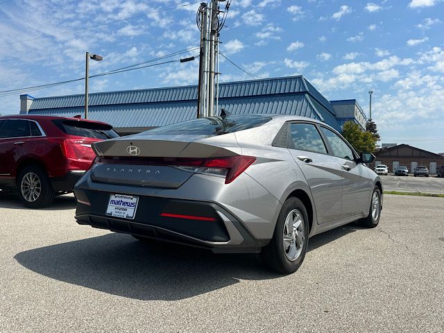 2024 Hyundai Elantra SE - Photo 6