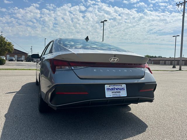 2024 Hyundai Elantra SE - Photo 4