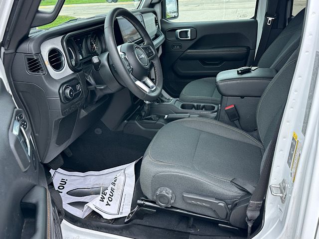 2025 Jeep Wrangler 4-Door Sahara - Photo 14