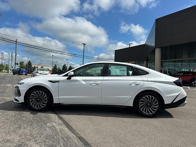 2024 Hyundai Sonata Hybrid SEL photo 2