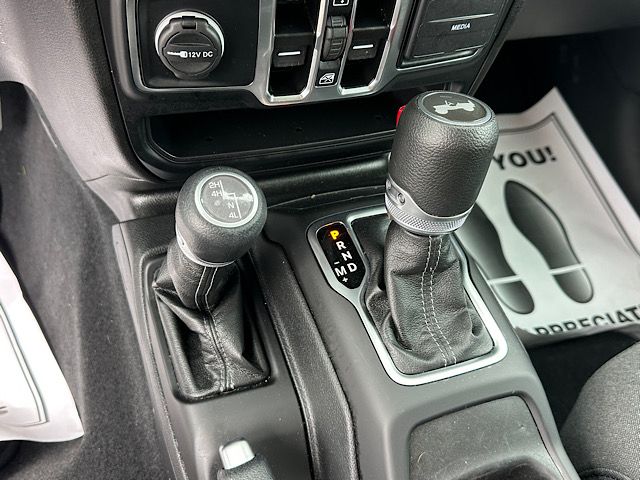 2025 Jeep Wrangler 4-Door Sahara - Photo 25