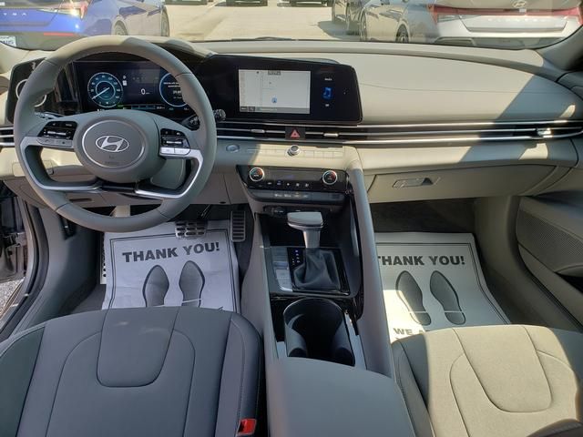 2025 Hyundai Elantra Blue - Photo 11