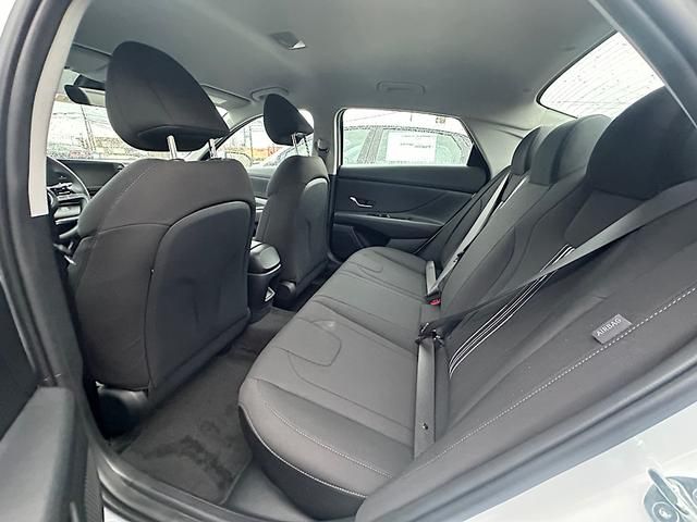 2025 Hyundai Elantra Blue - Photo 10