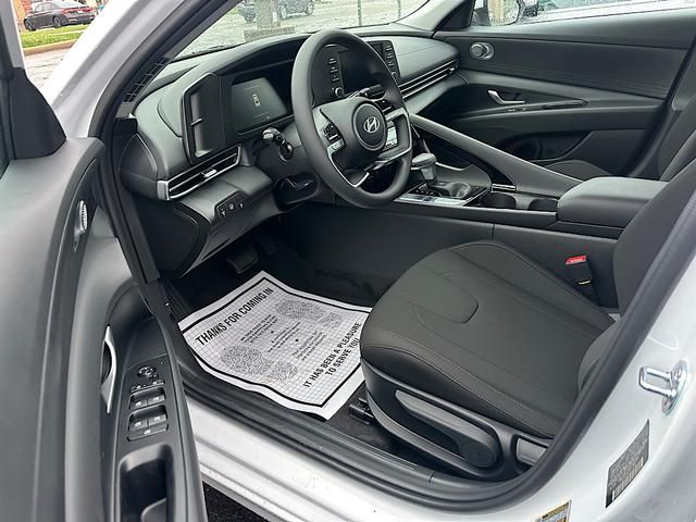 2025 Hyundai Elantra Blue - Photo 7