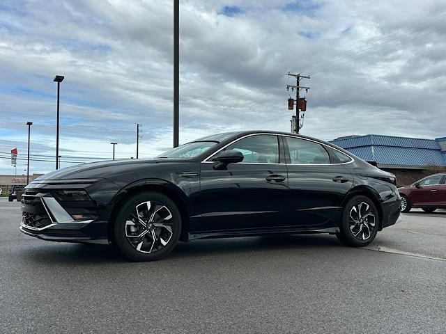 Used 2021 Nissan Sentra SR with VIN 3N1AB8DV9MY254713 for sale in Marion, OH