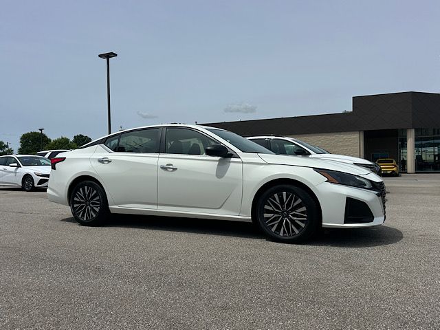 2025 Nissan Altima SV - Photo 10
