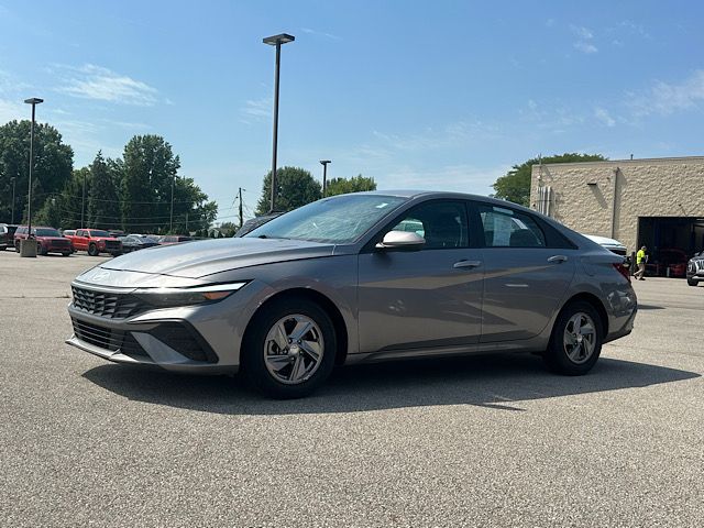 2024 Hyundai Elantra SE - Photo 3