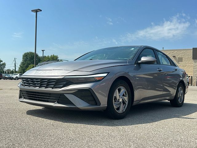 2024 Hyundai Elantra SE - Photo 1