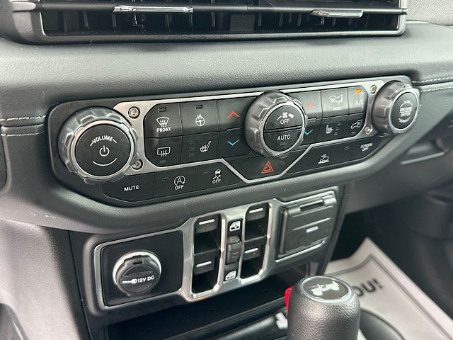2025 Jeep Wrangler 4-Door Sahara - Photo 32