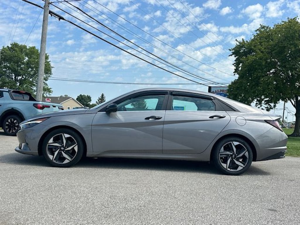 Used 2022 Hyundai Elantra Hybrid Limited Sedan