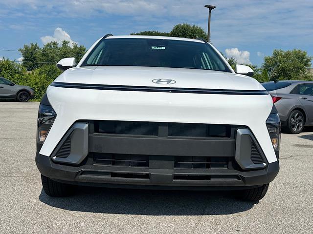 2025 Hyundai Kona SEL photo 2