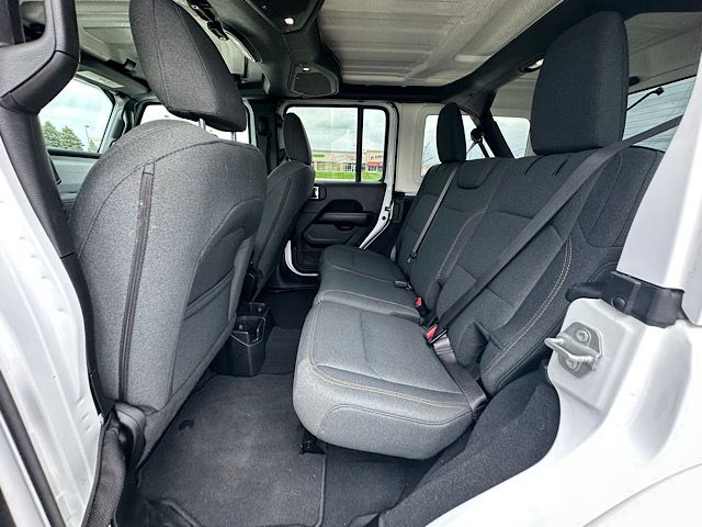 2025 Jeep Wrangler 4-Door Sahara - Photo 17