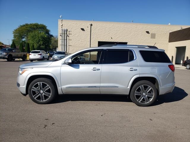 2019 Gmc Acadia Denali photo 2