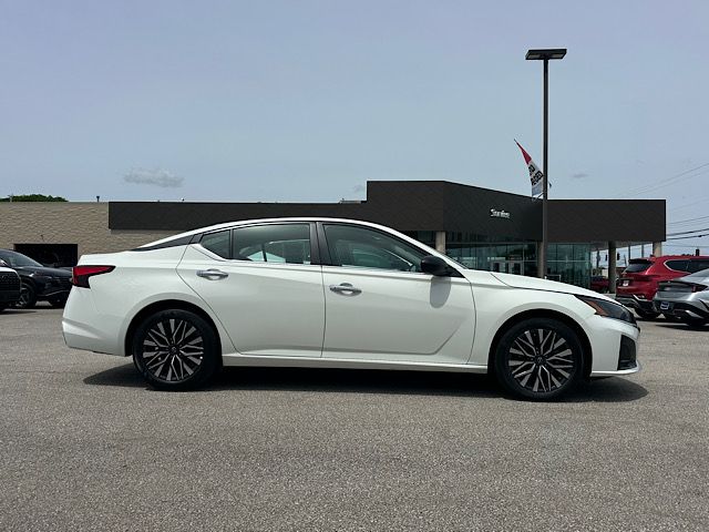 2025 Nissan Altima SV - Photo 8