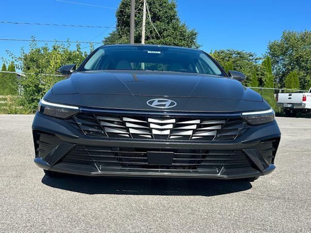 New 2025 Hyundai Elantra Hybrid Limited Sedan