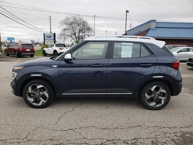 2022 Hyundai Venue SEL Limited photo 2