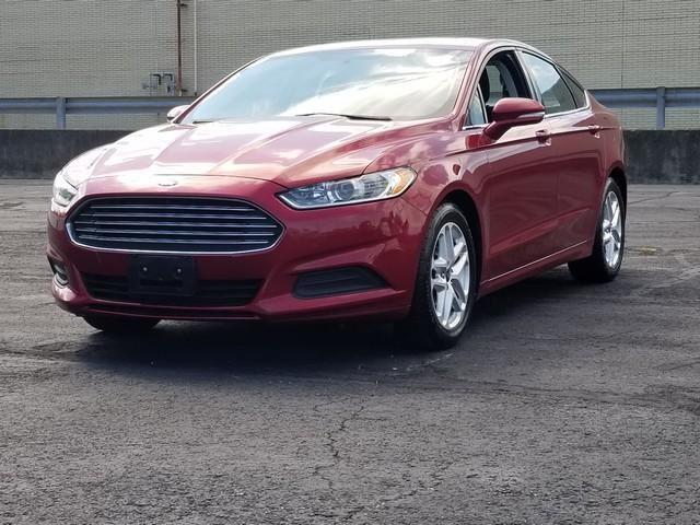 2014 Ford Fusion SE photo 2