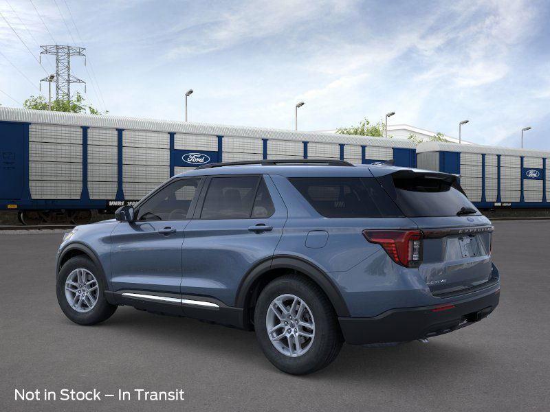 2025 Ford Explorer photo 3