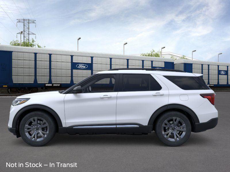 2025 Ford Explorer photo 3