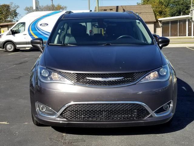 2017 Chrysler Pacifica Touring Plus photo 2