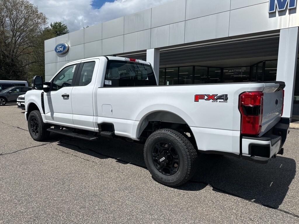 2025 Ford F-350 XL photo 3