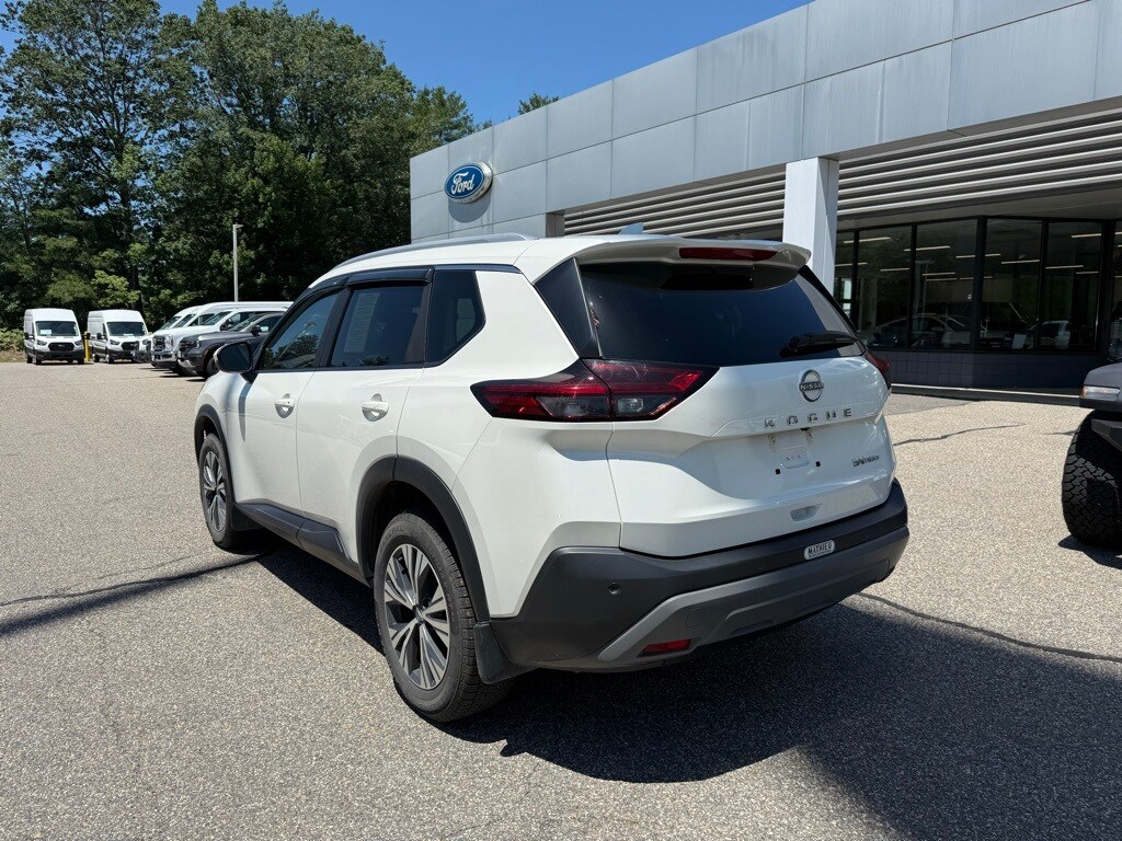 2022 Nissan Rogue SV photo 2