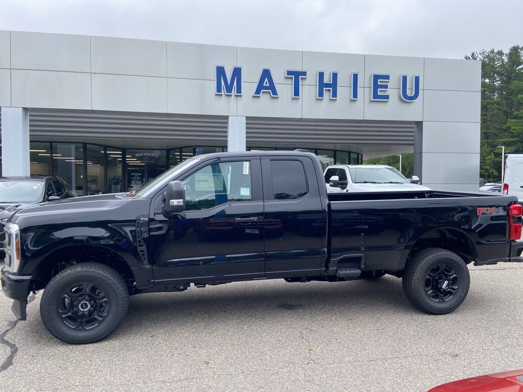 2025 Ford F-350 XL photo 2