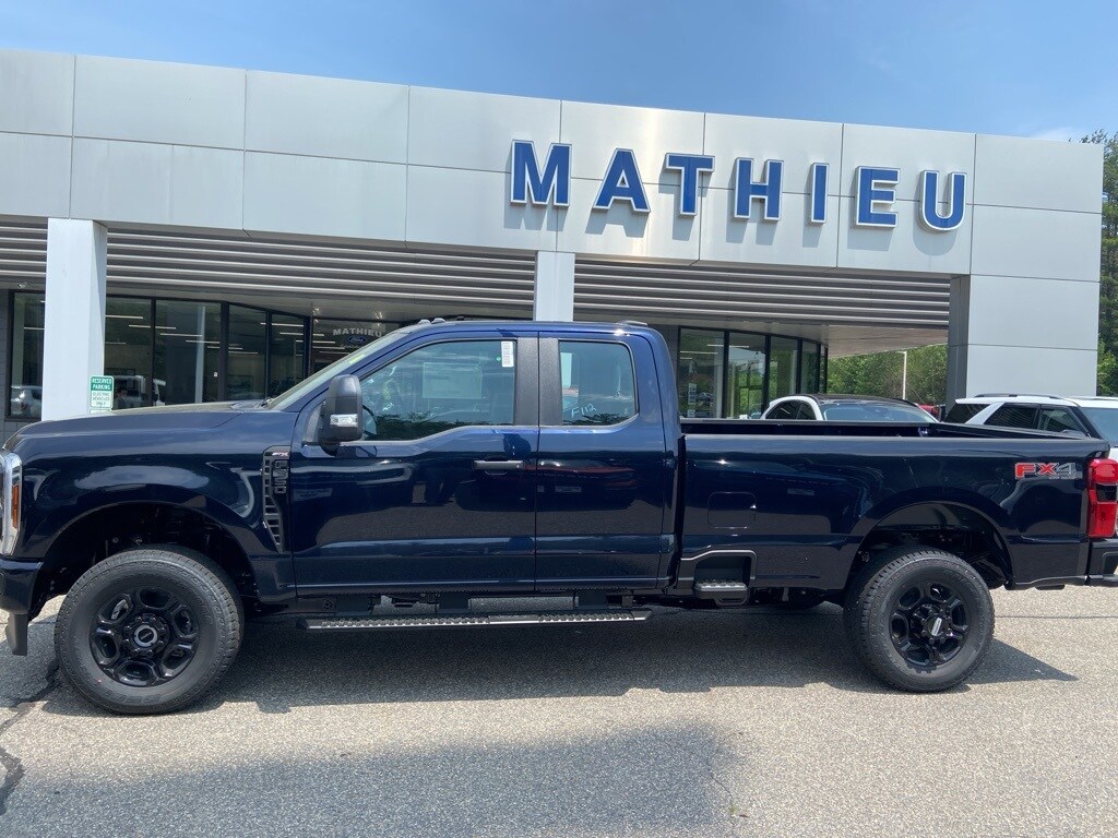 2025 Ford F-350 XL photo 2