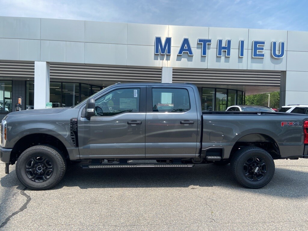 2025 Ford F-350 XL photo 2