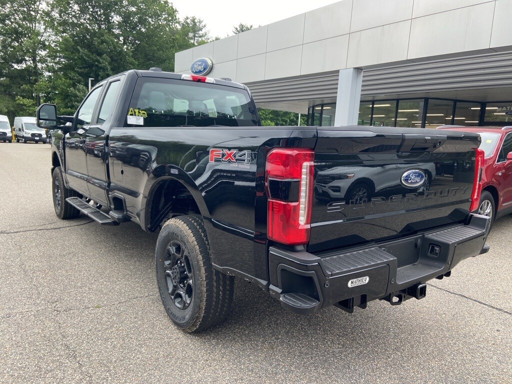 2025 Ford F-250 XL photo 3