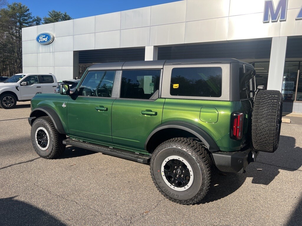 2024 Ford Bronco Outer Banks photo 3
