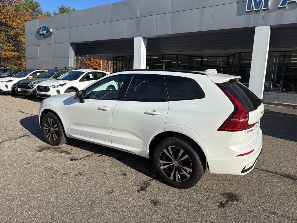 2025 Volvo XC60 B5 Core photo 3