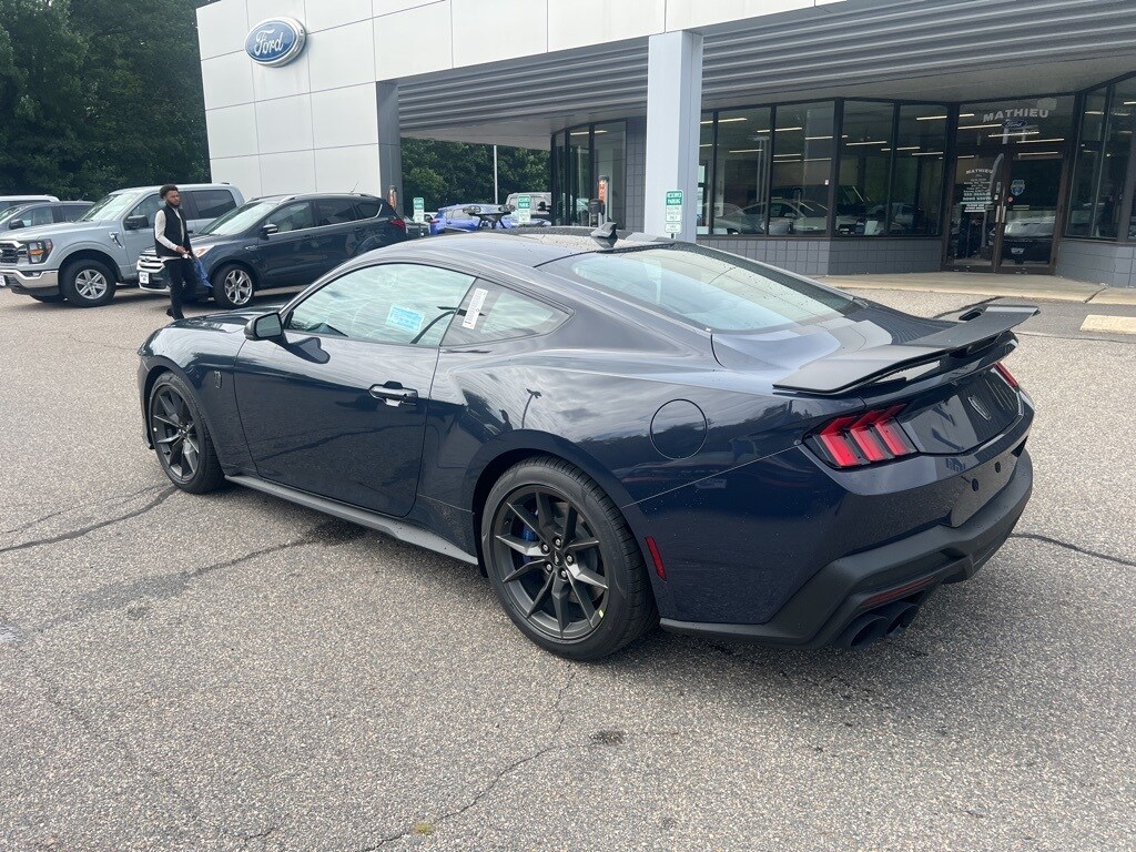 2025 Ford Mustang Dark Horse Deluxe photo 3